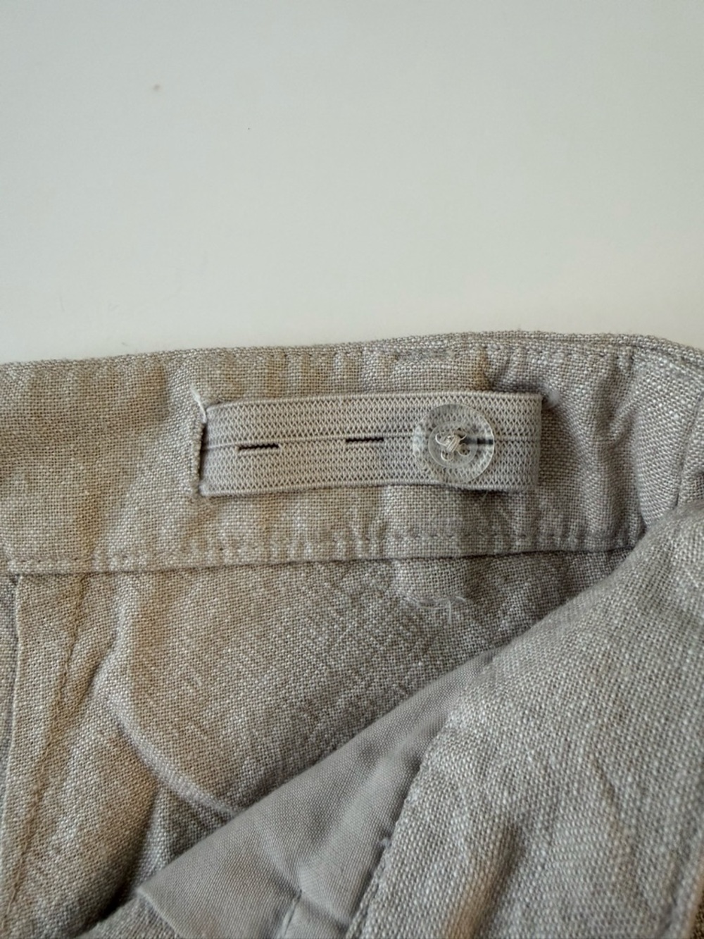 Old Navy High Waist Linen-Blend Women's Shorts in Light Gray - Picture 6 of 7